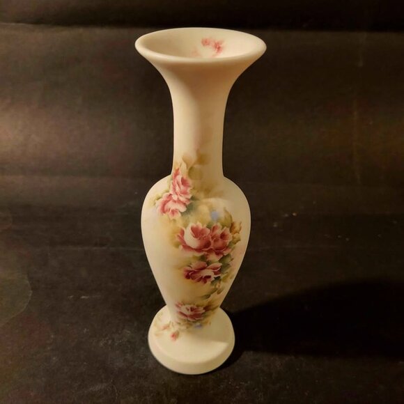 Fenton Custard Satin Glass Bud Vase Signed By Artist - Picture 1 of 7
